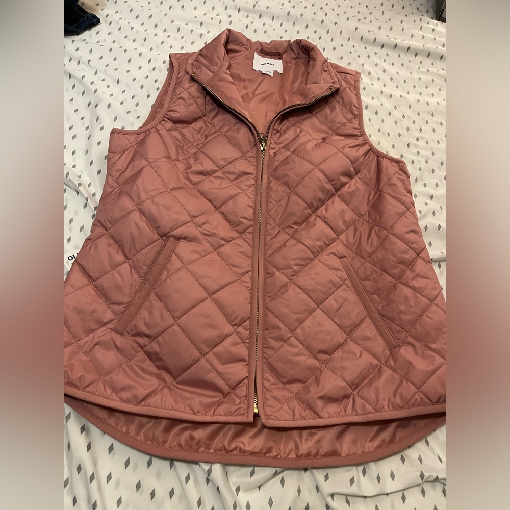 🔥Old Navy Women’s lightweight diamond quilted vest medium